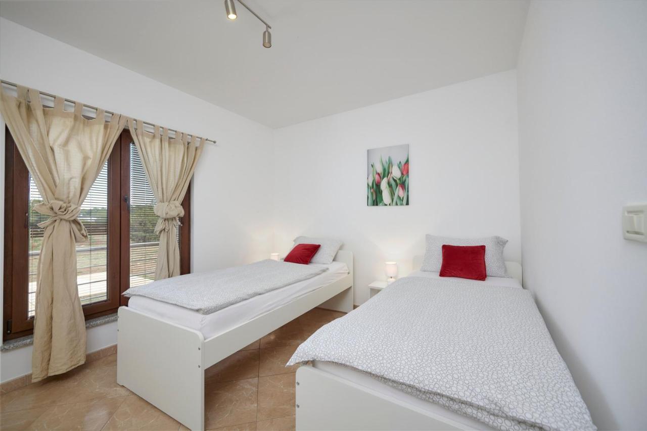 Villa Bartona For 8 Persons With Private Swimmingpool プーラ エクステリア 写真