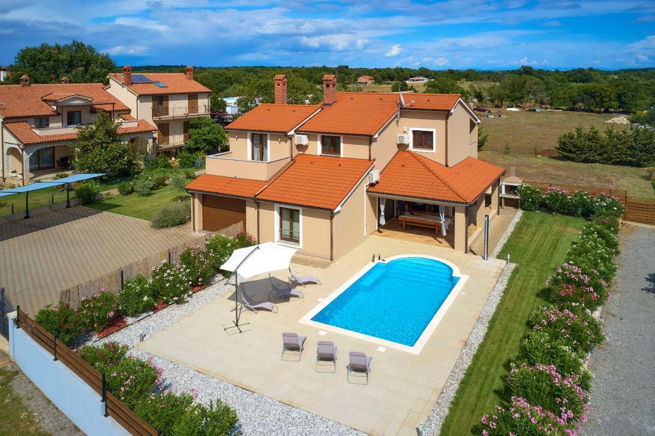 Villa Bartona For 8 Persons With Private Swimmingpool プーラ エクステリア 写真