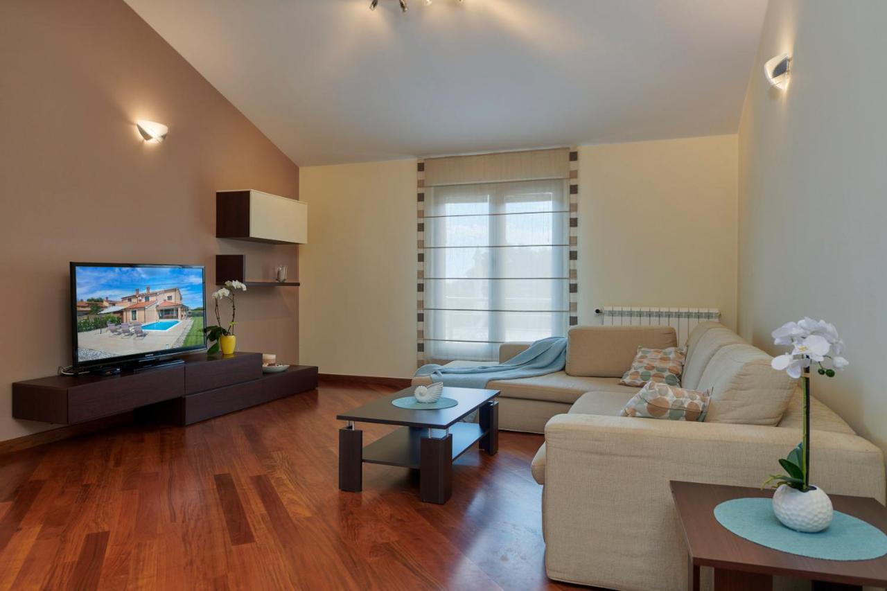 Villa Bartona For 8 Persons With Private Swimmingpool プーラ エクステリア 写真