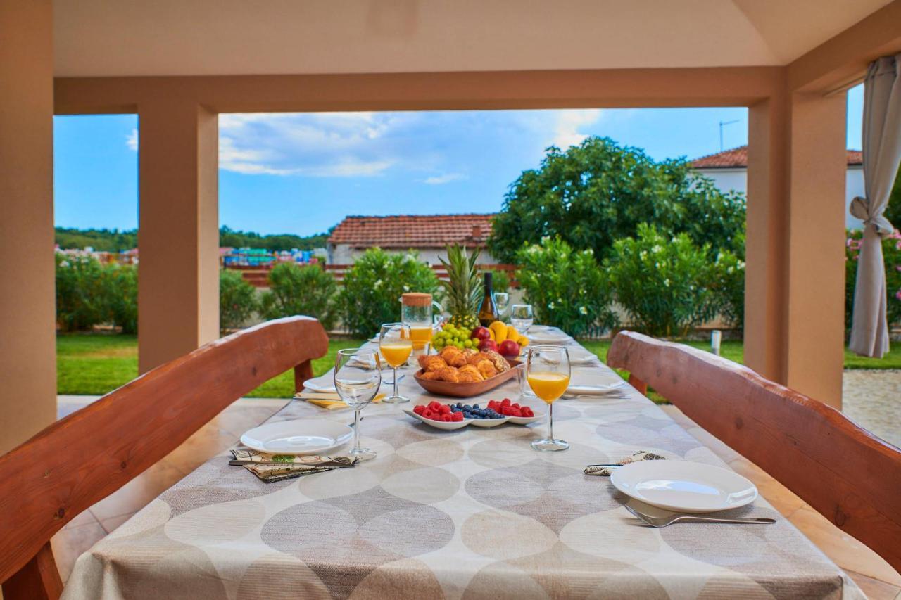 Villa Bartona For 8 Persons With Private Swimmingpool プーラ エクステリア 写真