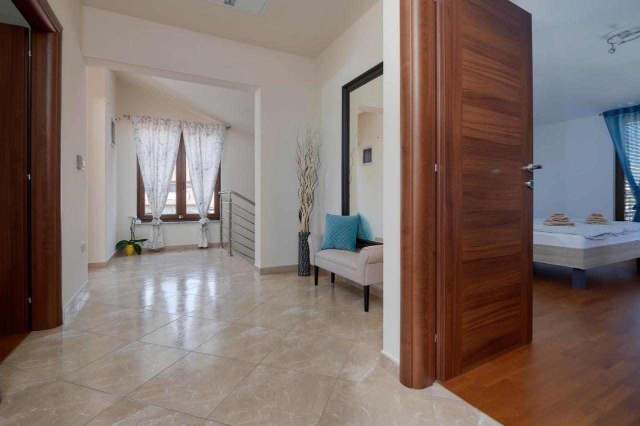 Villa Bartona For 8 Persons With Private Swimmingpool プーラ エクステリア 写真