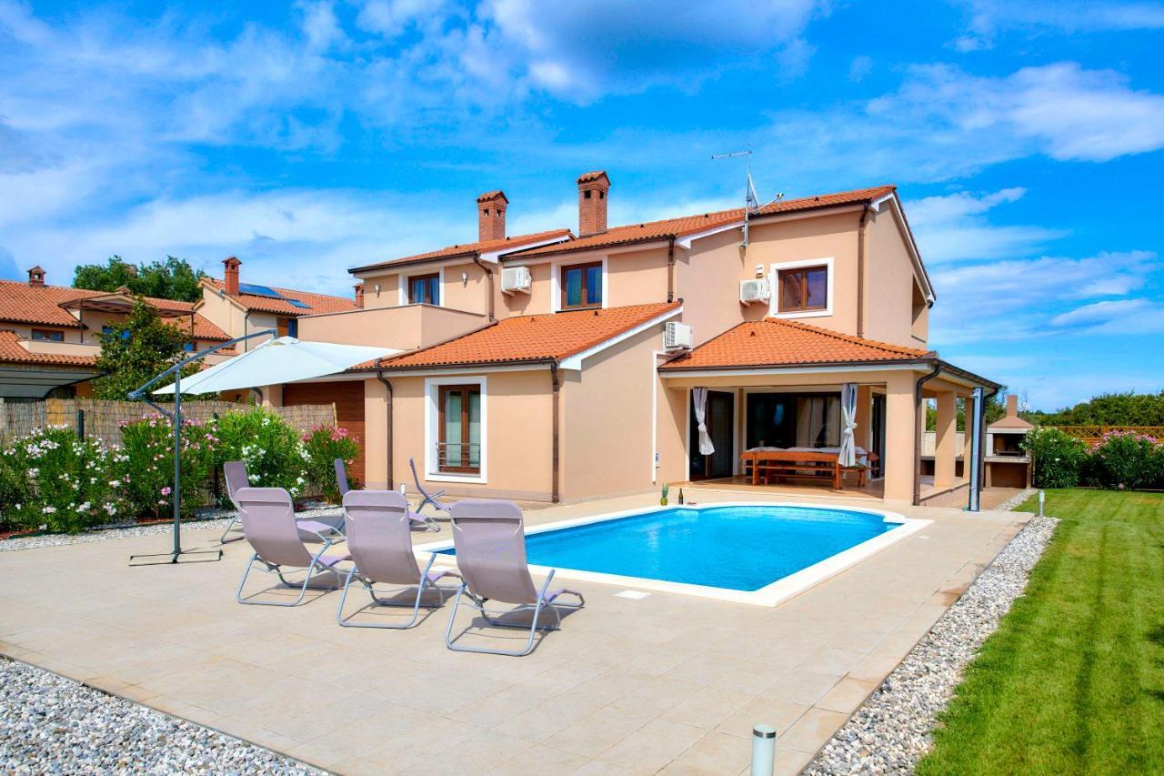 Villa Bartona For 8 Persons With Private Swimmingpool プーラ エクステリア 写真
