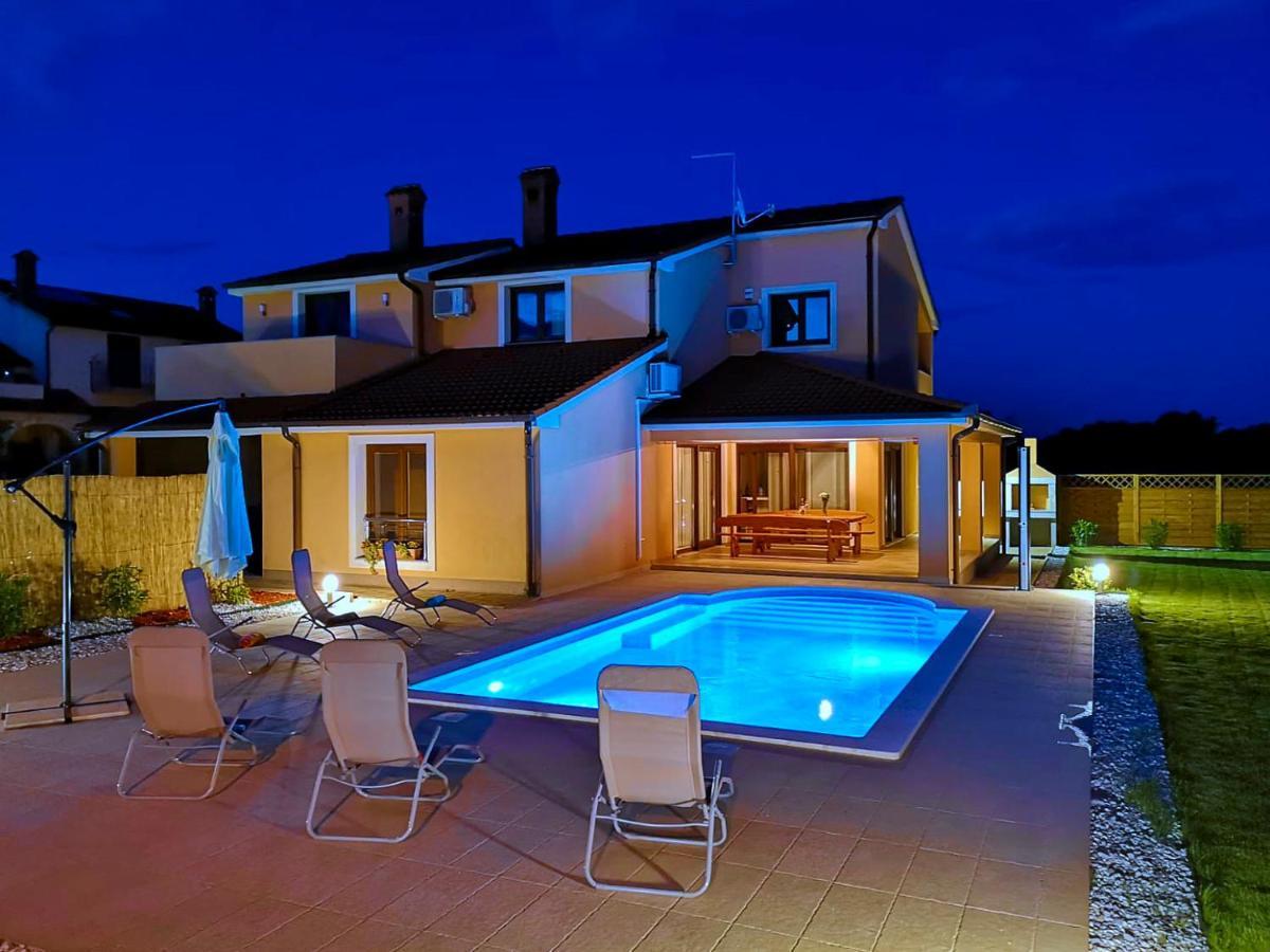 Villa Bartona For 8 Persons With Private Swimmingpool プーラ エクステリア 写真
