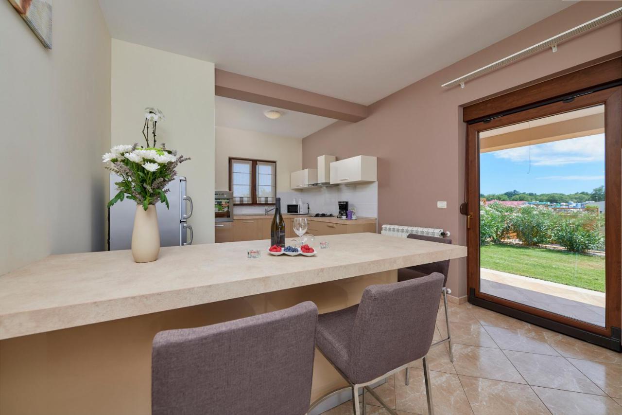 Villa Bartona For 8 Persons With Private Swimmingpool プーラ エクステリア 写真