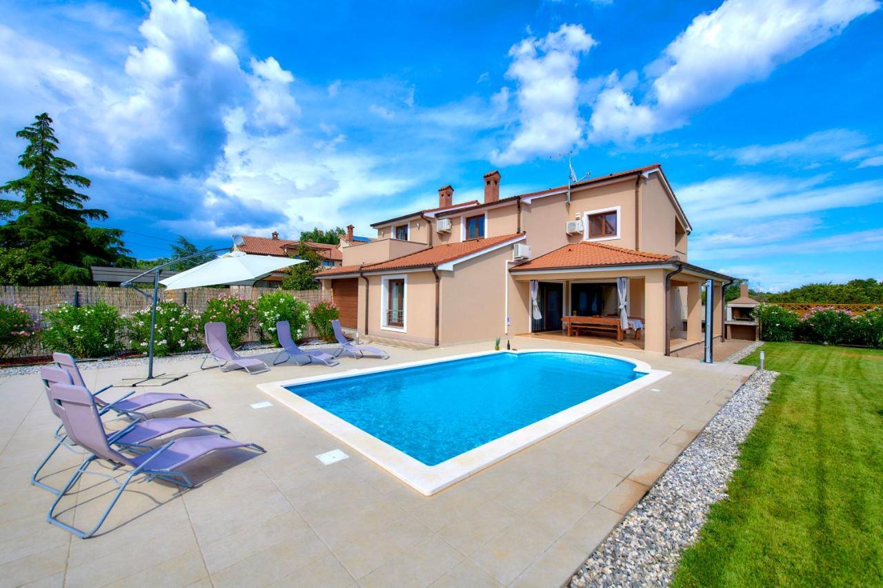 Villa Bartona For 8 Persons With Private Swimmingpool プーラ エクステリア 写真