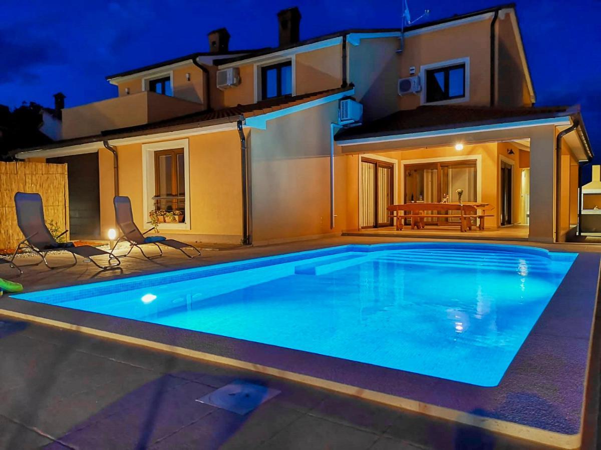 Villa Bartona For 8 Persons With Private Swimmingpool プーラ エクステリア 写真