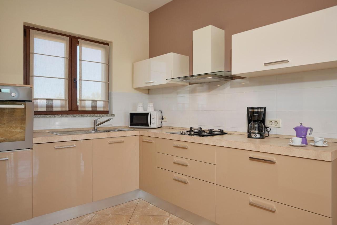 Villa Bartona For 8 Persons With Private Swimmingpool プーラ エクステリア 写真