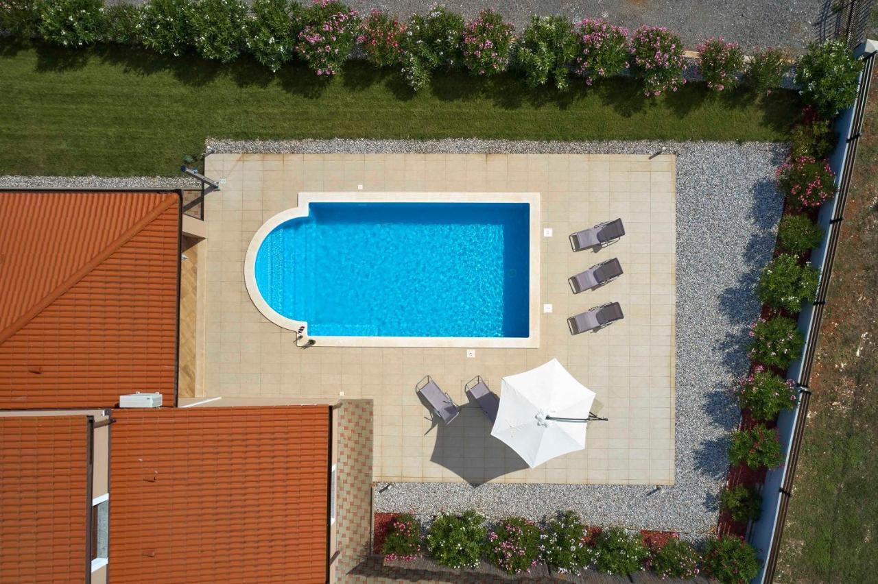 Villa Bartona For 8 Persons With Private Swimmingpool プーラ エクステリア 写真