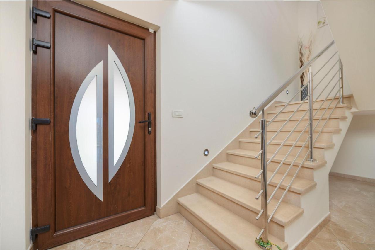 Villa Bartona For 8 Persons With Private Swimmingpool プーラ エクステリア 写真