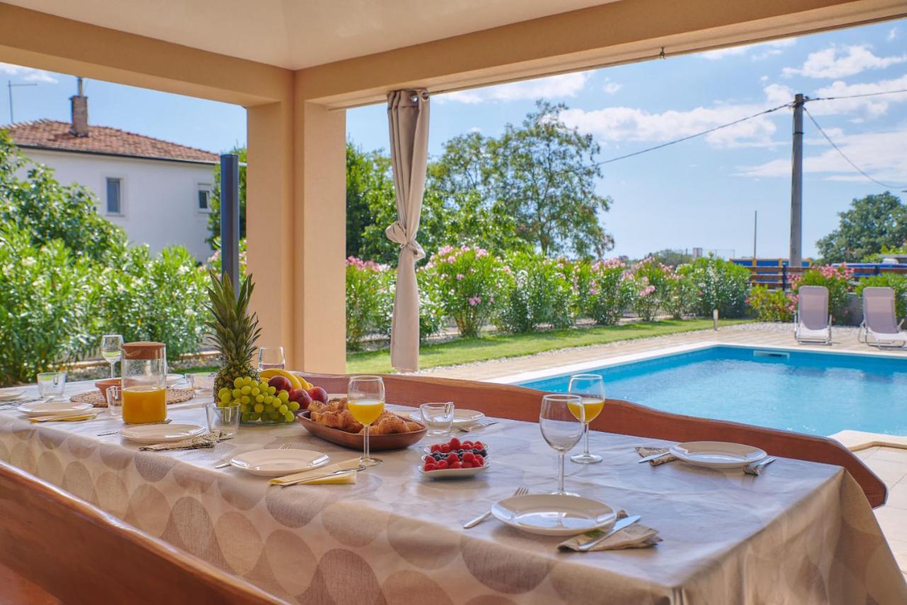 Villa Bartona For 8 Persons With Private Swimmingpool プーラ エクステリア 写真