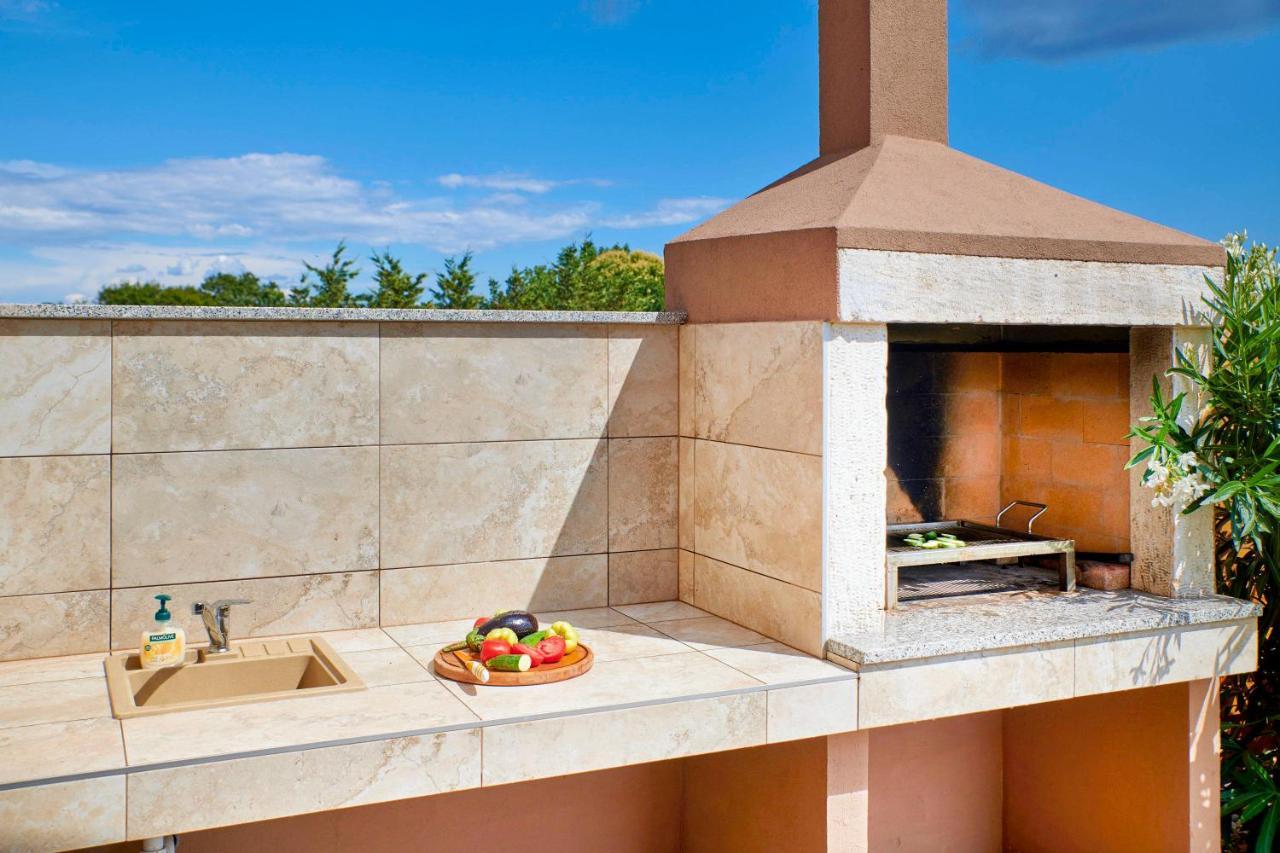 Villa Bartona For 8 Persons With Private Swimmingpool プーラ エクステリア 写真